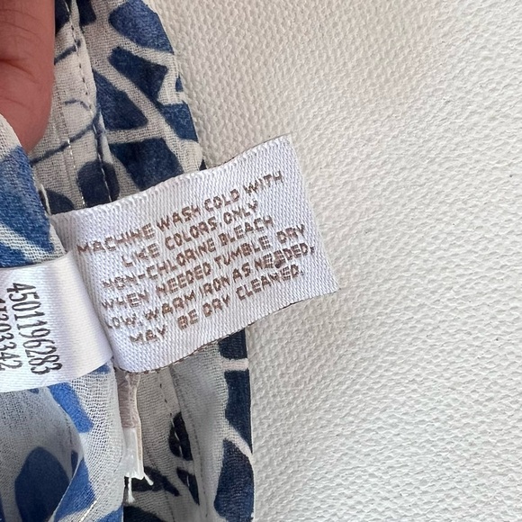 Chico's Women’s Blue and White Patterned Button Down Shirt -M (Chico’s 2) - Picture 4 of 9